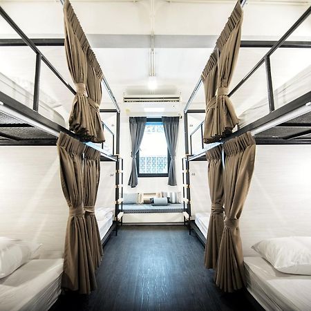 Moon House Hostel Бангкок Экстерьер фото