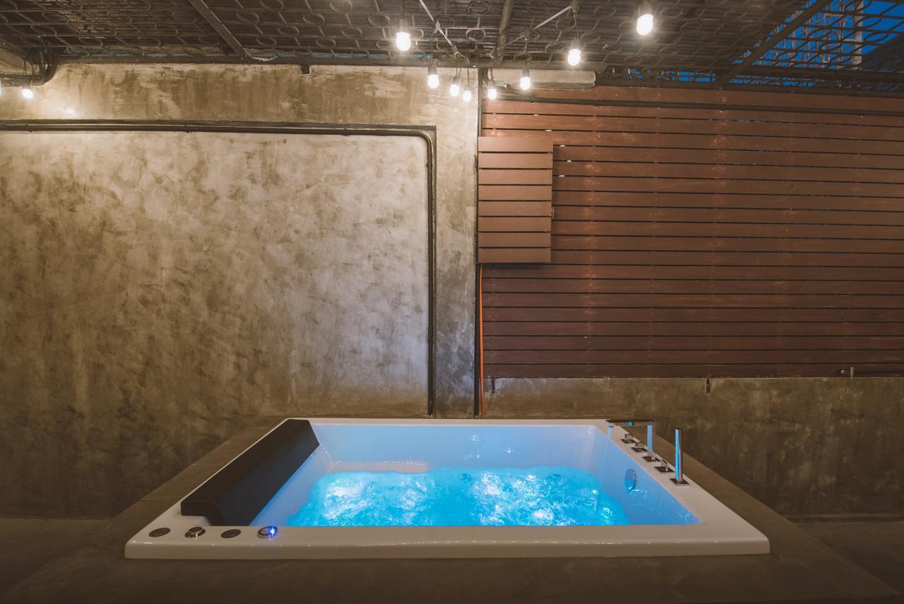 Moon House Hostel Бангкок Экстерьер фото