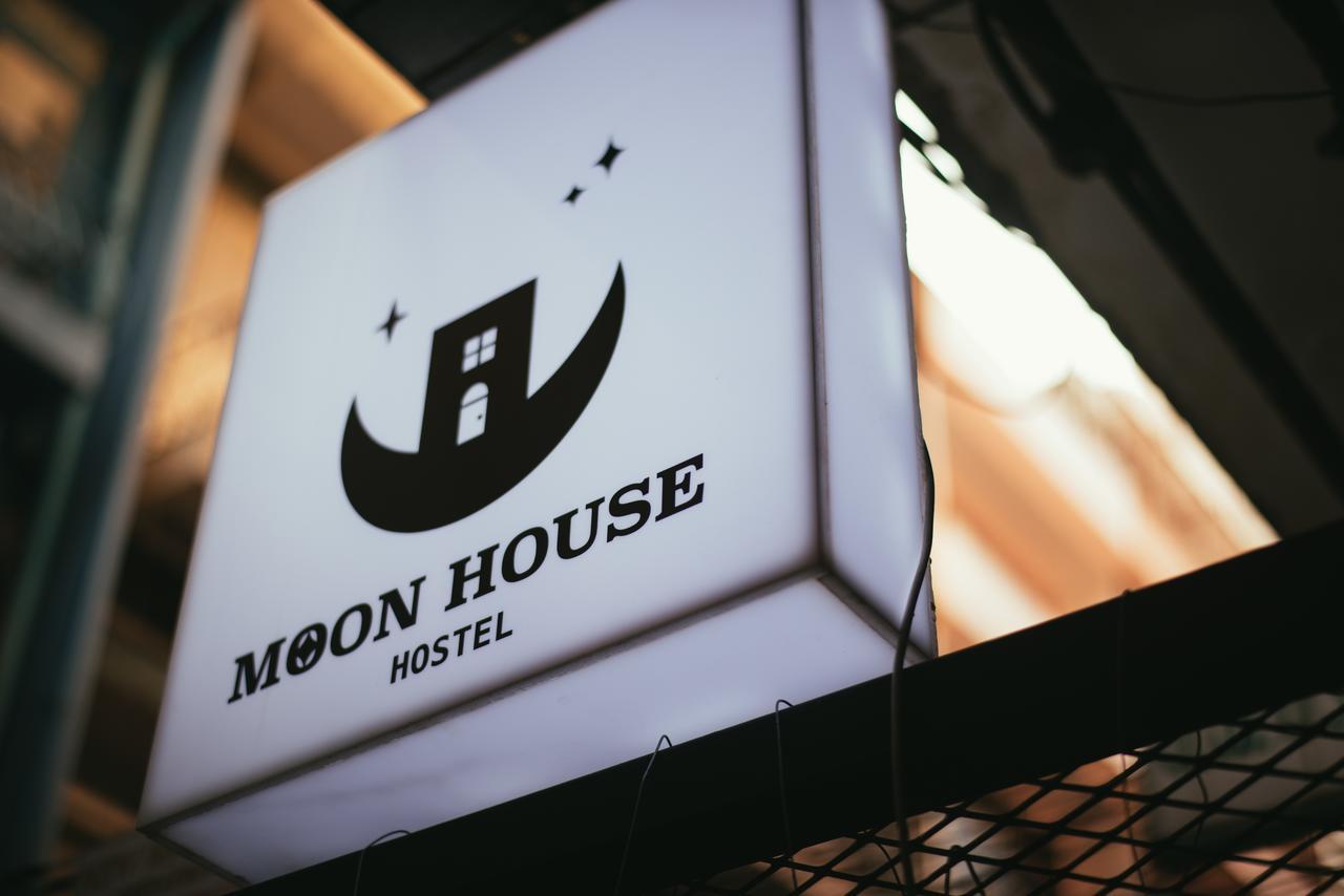 Moon House Hostel Бангкок Экстерьер фото