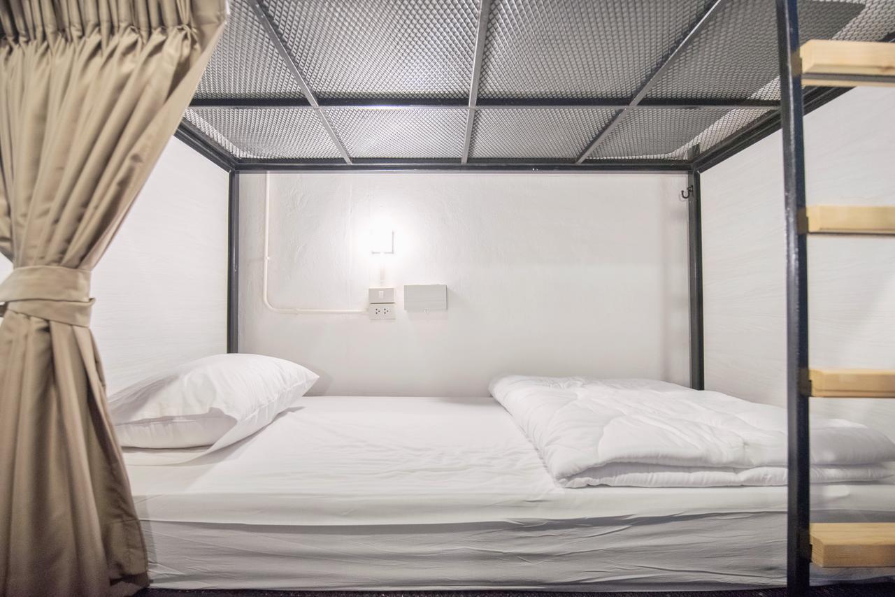Moon House Hostel Бангкок Экстерьер фото